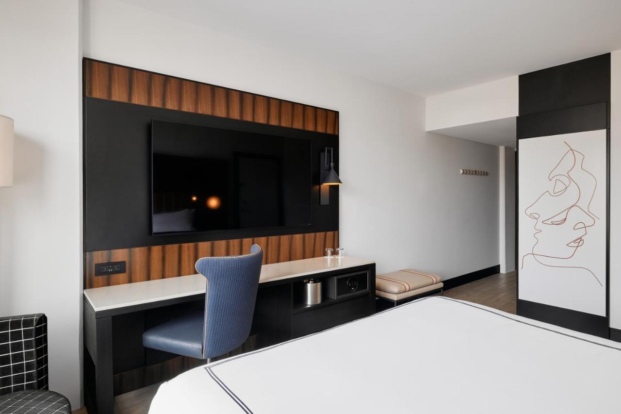 The Godfrey Detroit, Curio Collection By Hilton Hotel ภายนอก รูปภาพ