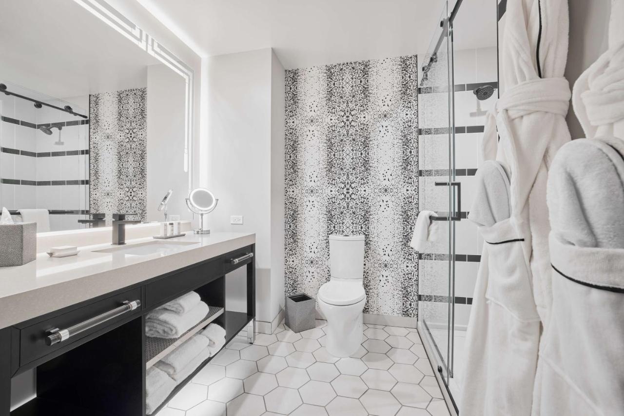 The Godfrey Detroit, Curio Collection By Hilton Hotel ภายนอก รูปภาพ